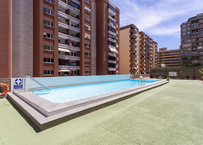 Home2book Bright & Communal Pool Cruz 아파트