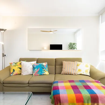 Home2book Bright & Communal Pool Cruz Apartment