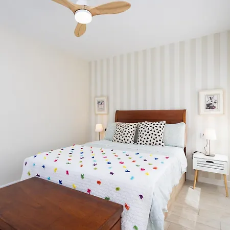 Apartment Home2book Bright & Communal Pool Cruz